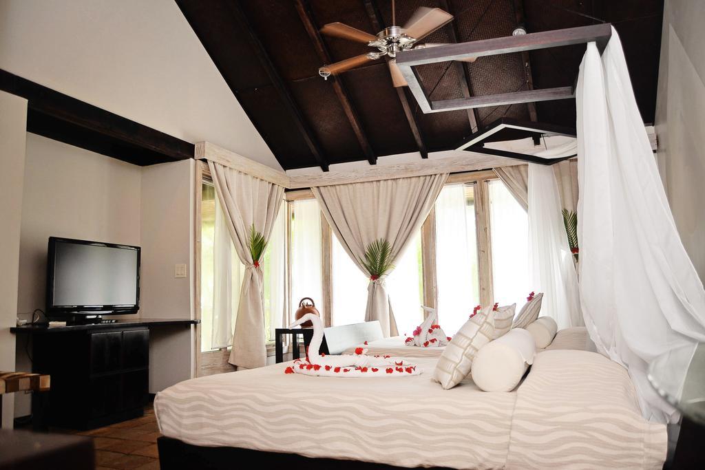 Hotel Henry Morgan All Inclusive West Bay Exteriör bild